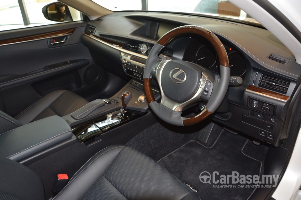 Lexus ES 6th Gen (2013) Interior