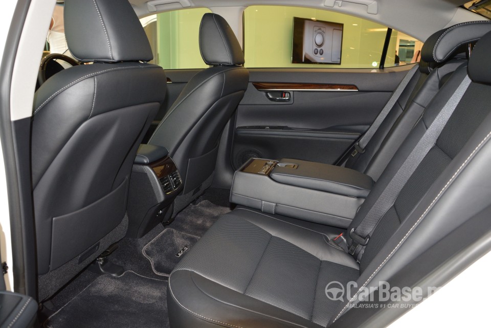 Lexus ES 6th Gen (2013) Interior