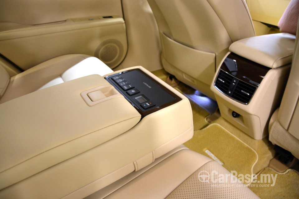 Lexus ES 6th Gen (2013) Interior