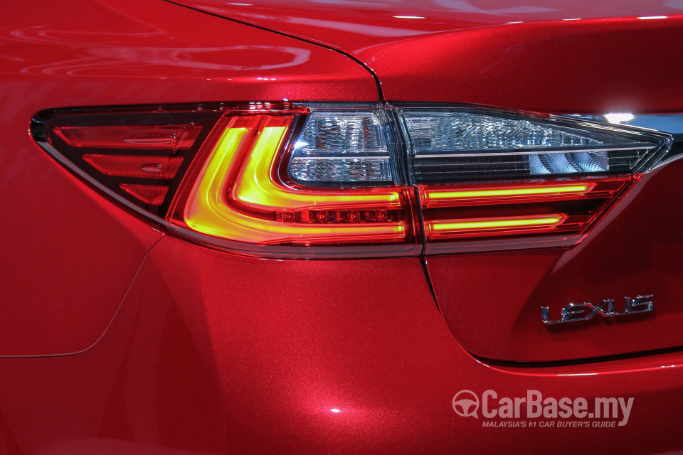 Lexus ES 6th Gen Facelift (2015) Exterior