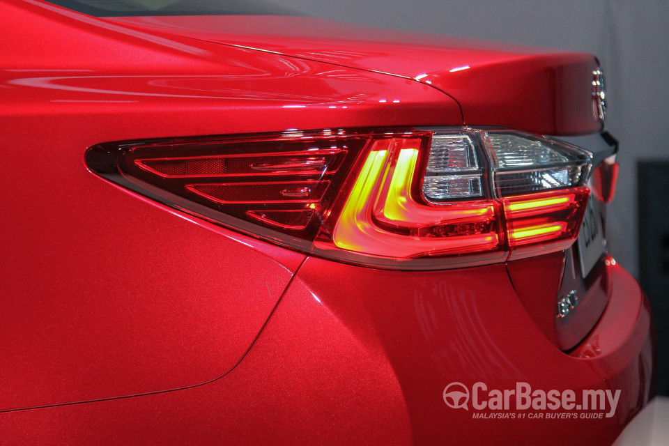Lexus ES 6th Gen Facelift (2015) Exterior