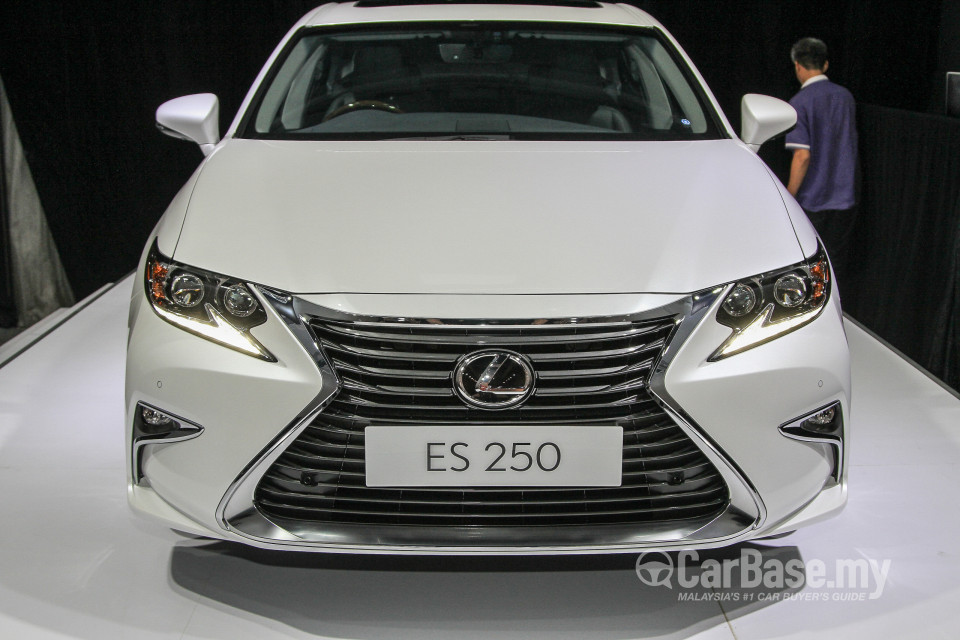 Lexus ES 6th Gen Facelift (2015) Exterior
