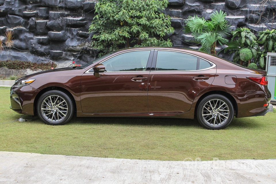 Lexus ES 6th Gen Facelift (2015) Exterior