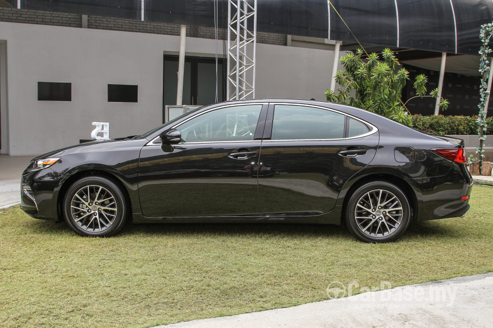 Lexus ES 6th Gen Facelift (2015) Exterior