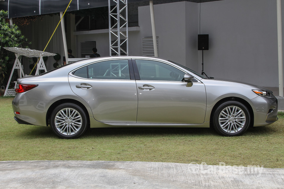 Lexus ES 6th Gen Facelift (2015) Exterior