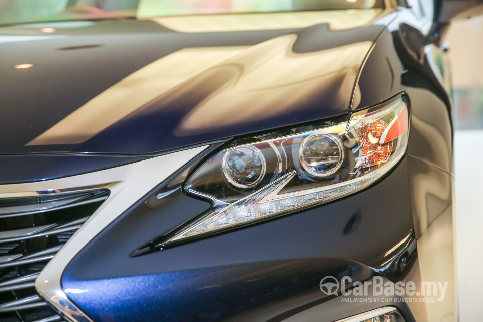 Lexus ES 6th Gen Facelift (2015) Exterior