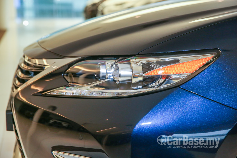 Lexus ES 6th Gen Facelift (2015) Exterior