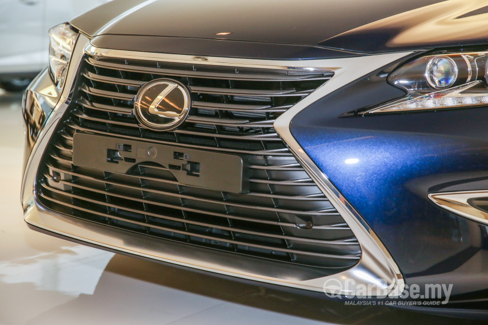 Lexus ES 6th Gen Facelift (2015) Exterior