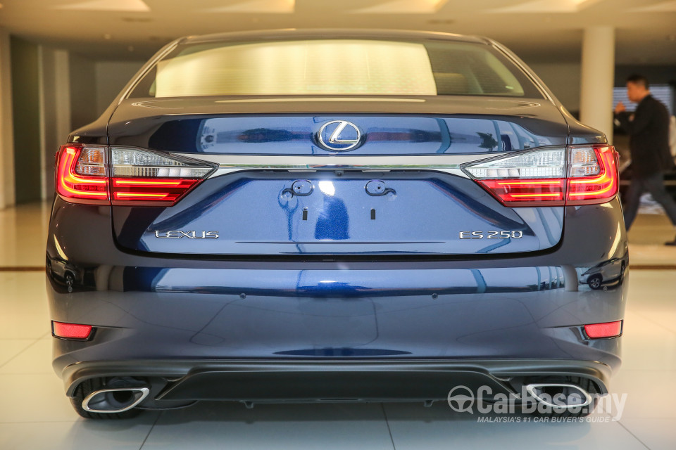 Lexus ES 6th Gen Facelift (2015) Exterior