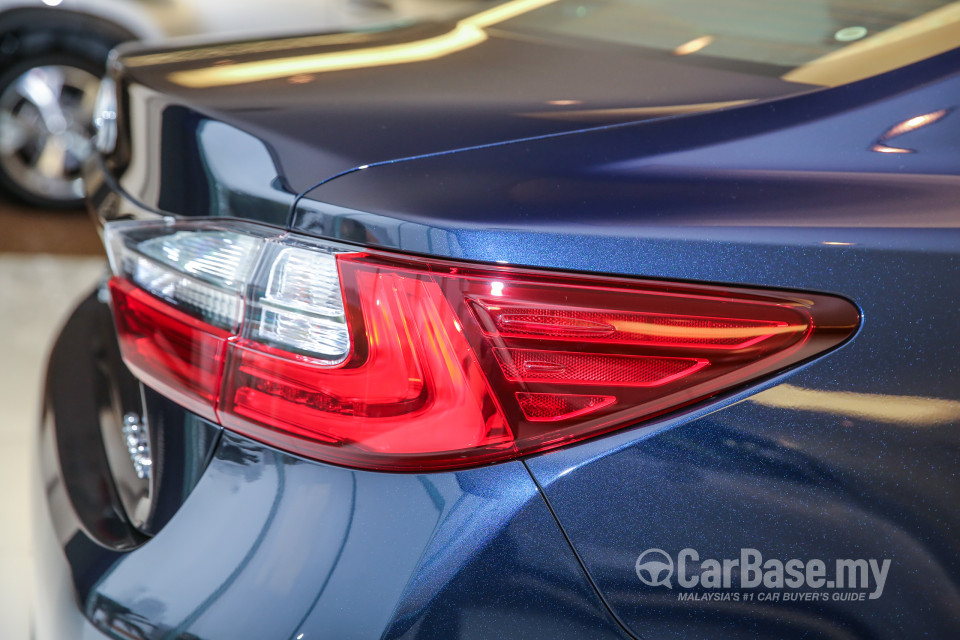 Lexus ES 6th Gen Facelift (2015) Exterior