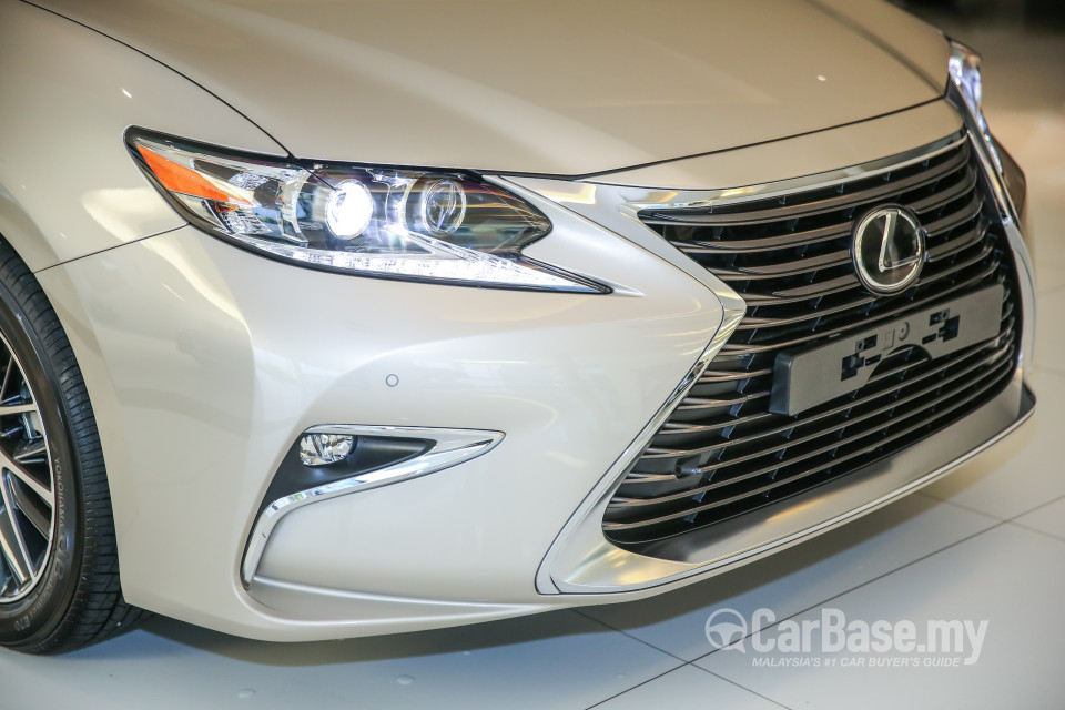 Lexus ES 6th Gen Facelift (2015) Exterior