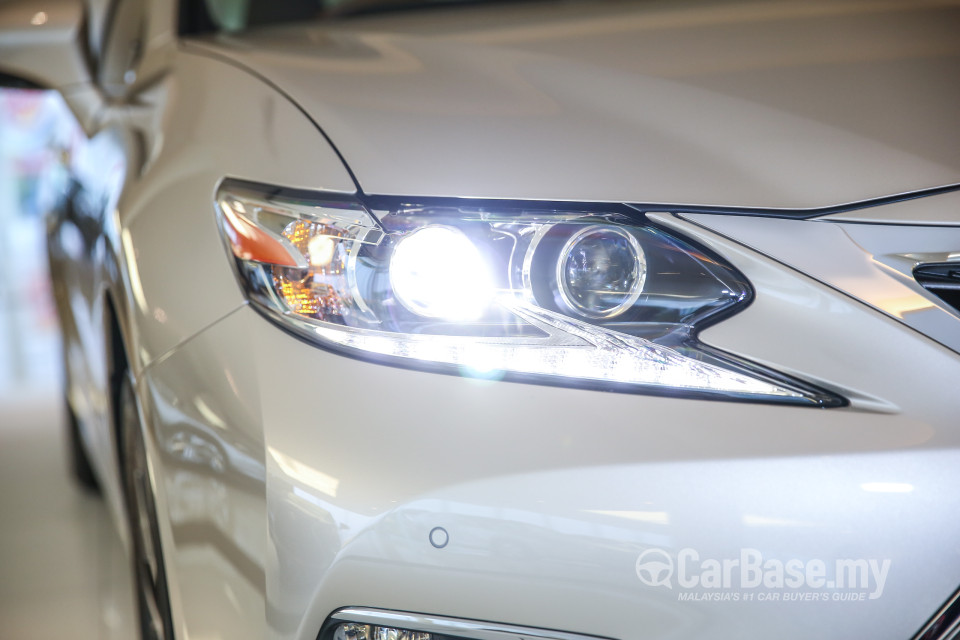 Lexus ES 6th Gen Facelift (2015) Exterior