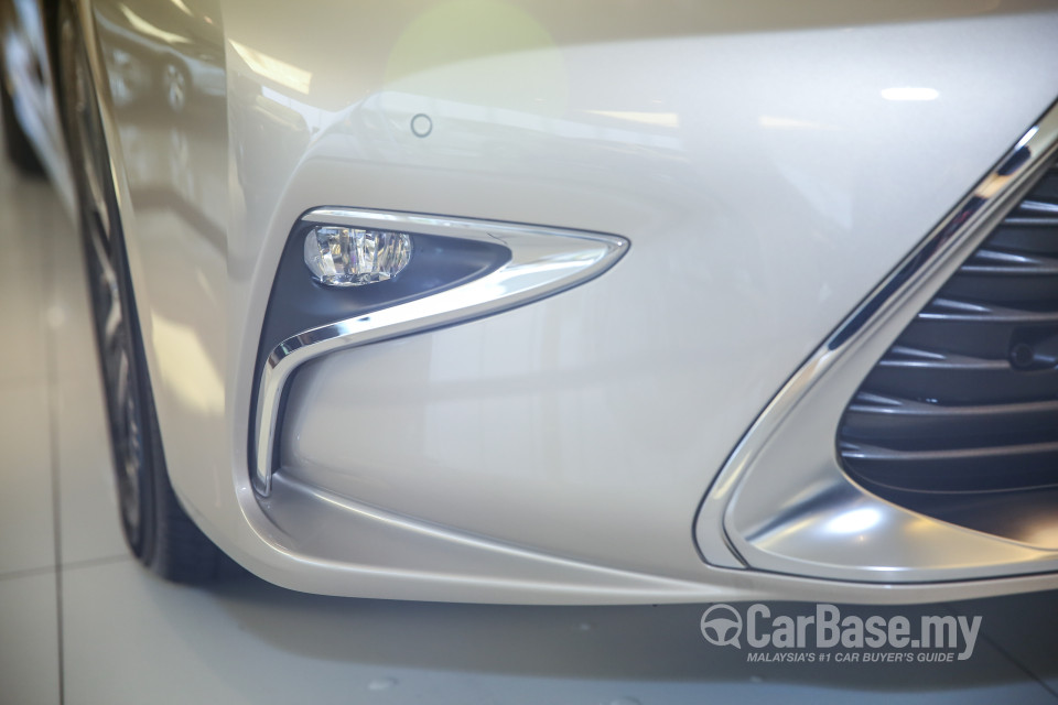 Lexus ES 6th Gen Facelift (2015) Exterior