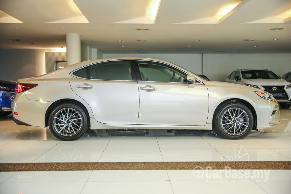 Lexus ES 6th Gen Facelift (2015) Exterior