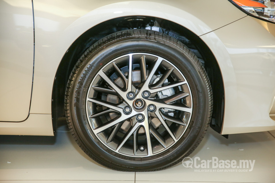 Lexus ES 6th Gen Facelift (2015) Exterior