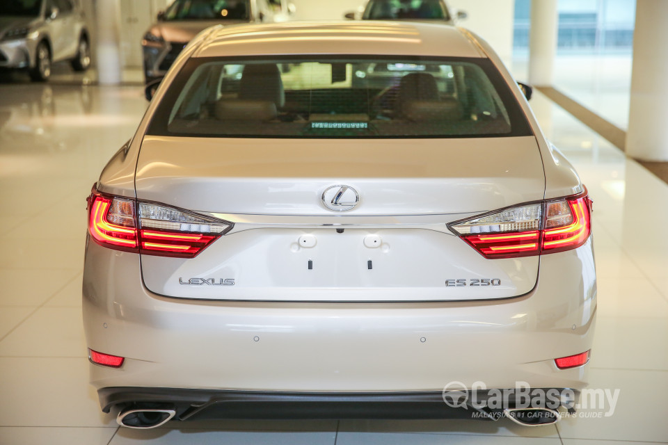 Lexus ES 6th Gen Facelift (2015) Exterior