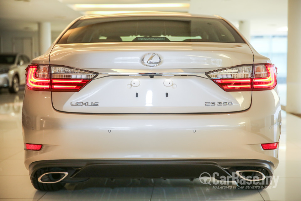 Lexus ES 6th Gen Facelift (2015) Exterior