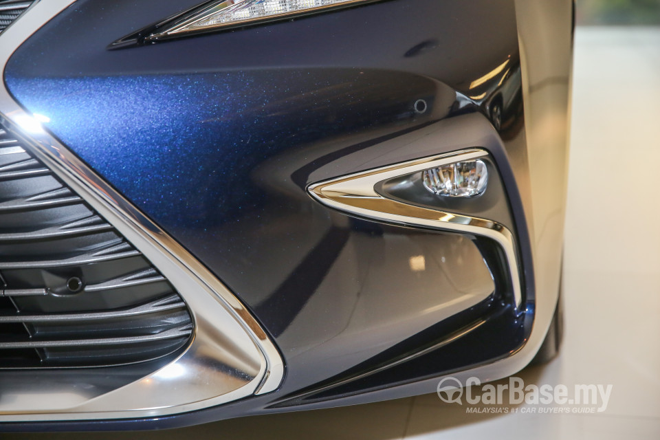 Lexus ES 6th Gen Facelift (2015) Exterior
