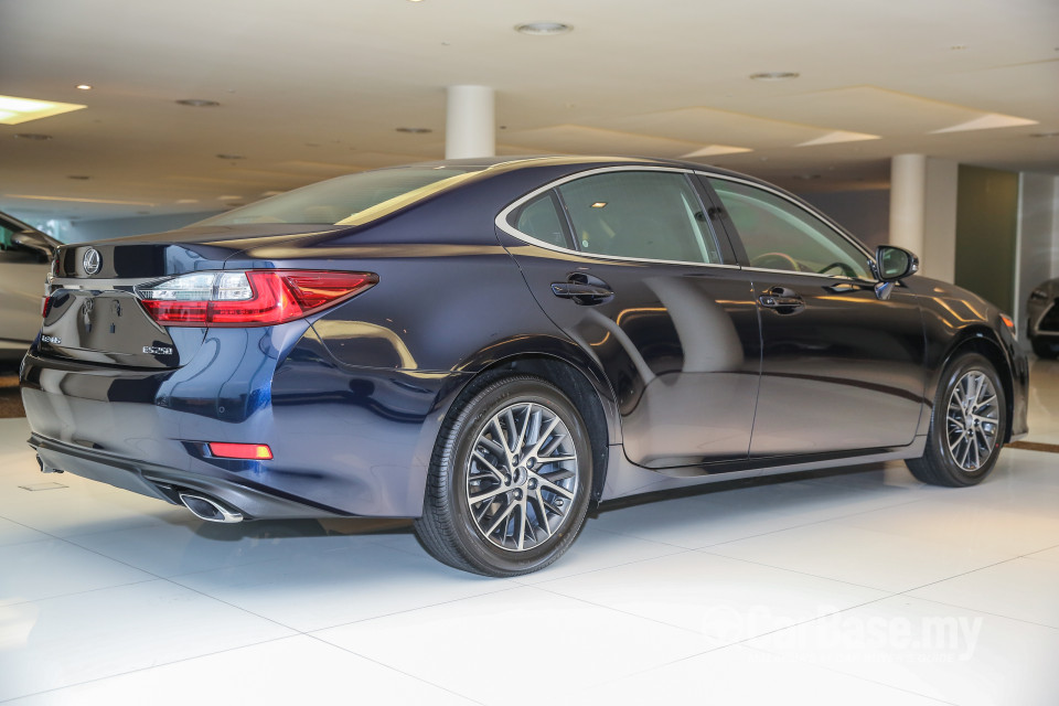 Lexus ES 6th Gen Facelift (2015) Exterior