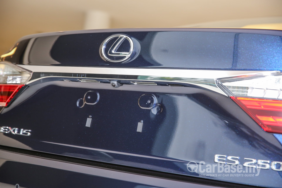 Lexus ES 6th Gen Facelift (2015) Exterior
