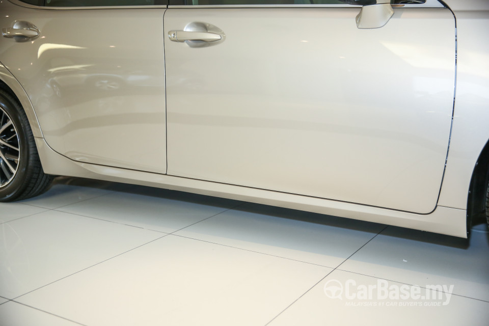 Lexus ES 6th Gen Facelift (2015) Exterior