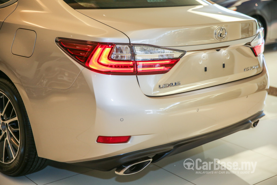 Lexus ES 6th Gen Facelift (2015) Exterior