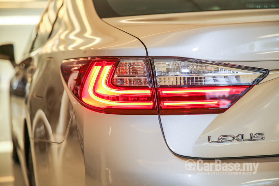 Lexus ES 6th Gen Facelift (2015) Exterior