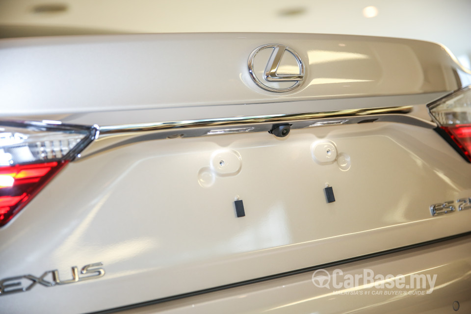 Lexus ES 6th Gen Facelift (2015) Exterior