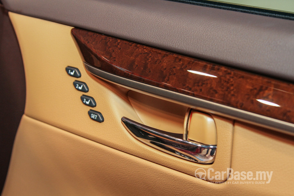 Lexus ES 6th Gen Facelift (2015) Interior
