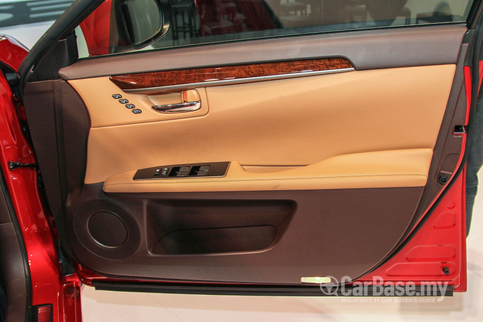 Lexus ES 6th Gen Facelift (2015) Interior
