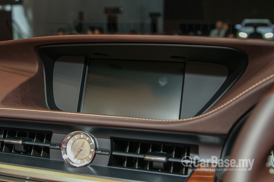 Lexus ES 6th Gen Facelift (2015) Interior