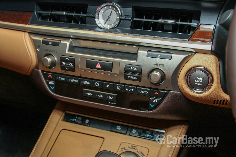 Lexus ES 6th Gen Facelift (2015) Interior