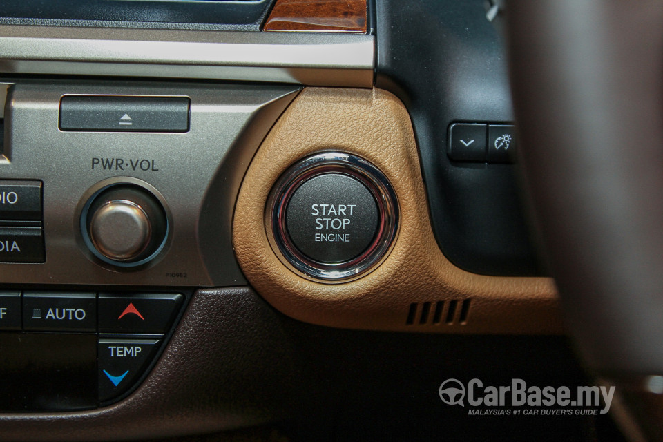 Lexus ES 6th Gen Facelift (2015) Interior