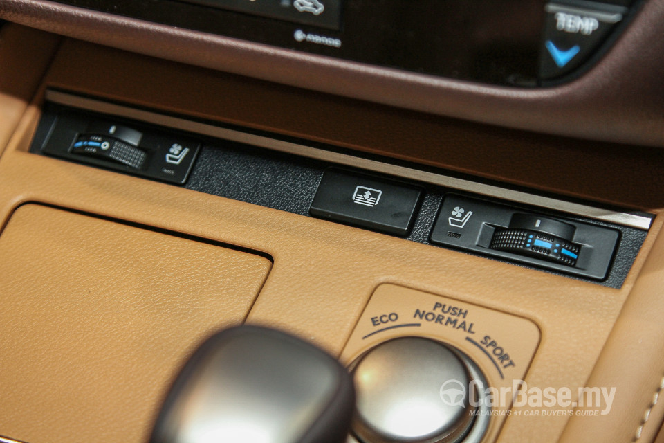 Lexus ES 6th Gen Facelift (2015) Interior