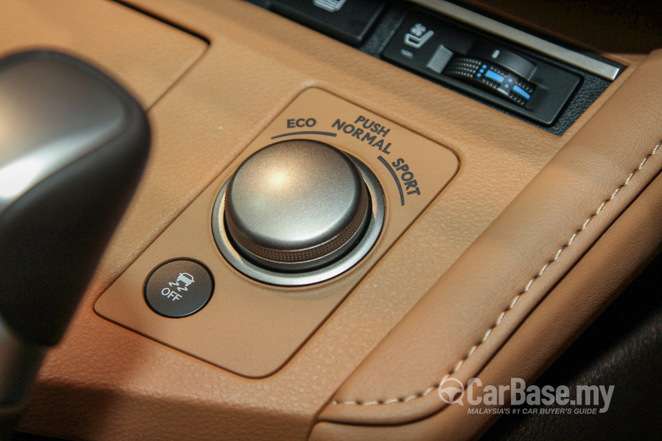Lexus ES 6th Gen Facelift (2015) Interior