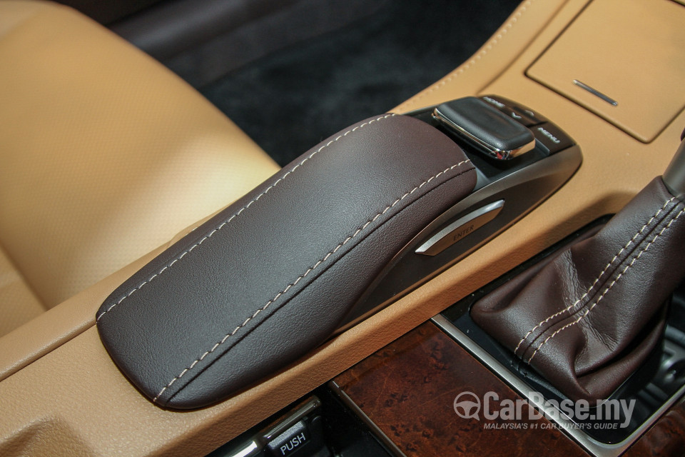 Lexus ES 6th Gen Facelift (2015) Interior