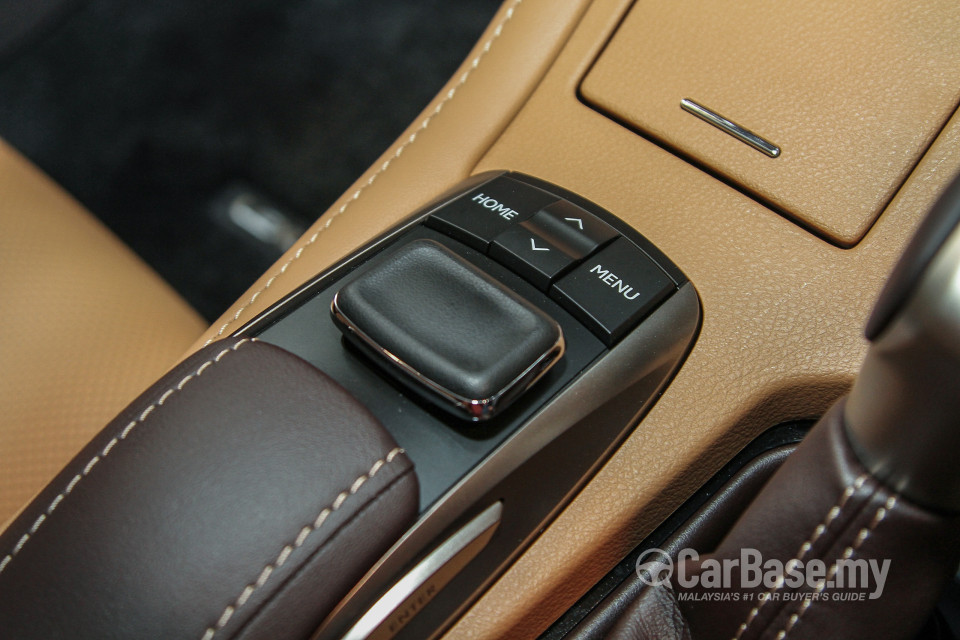 Lexus ES 6th Gen Facelift (2015) Interior