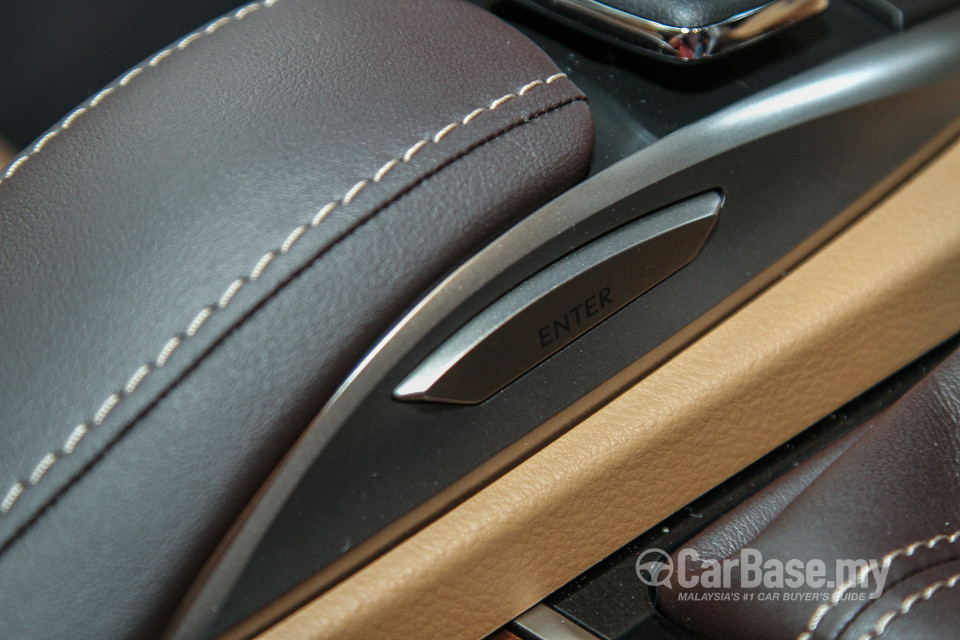 Lexus ES 6th Gen Facelift (2015) Interior