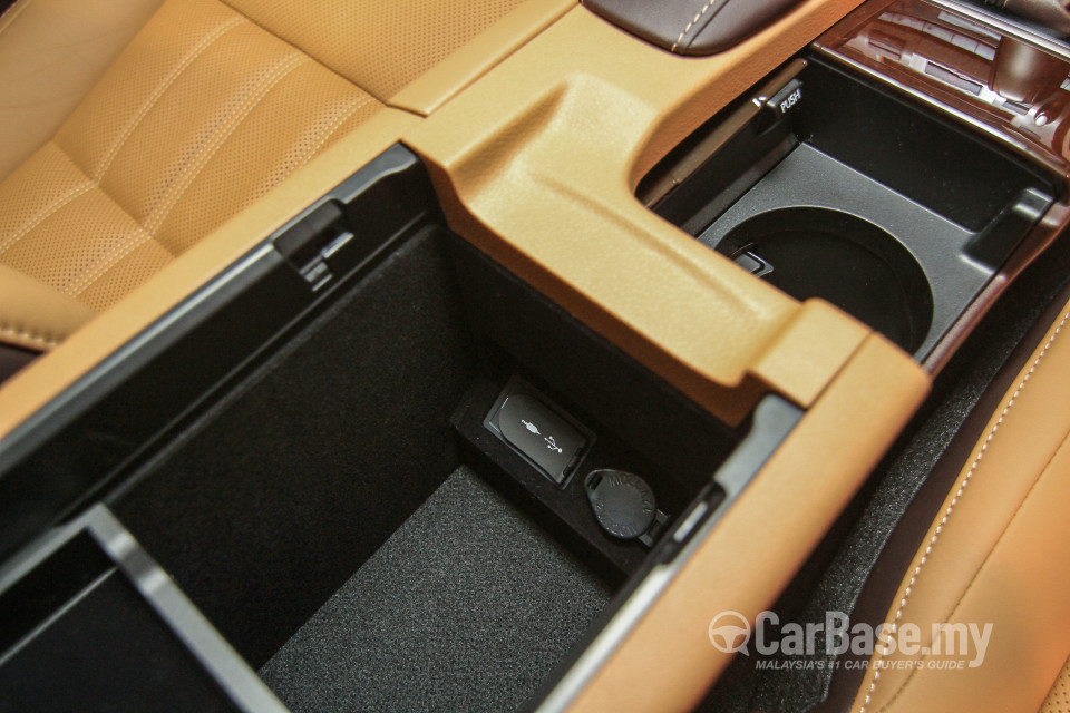 Lexus ES 6th Gen Facelift (2015) Interior