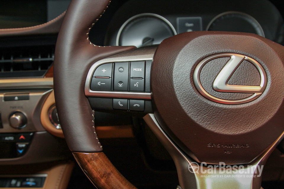 Lexus ES 6th Gen Facelift (2015) Interior