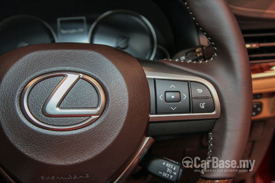 Lexus ES 6th Gen Facelift (2015) Interior