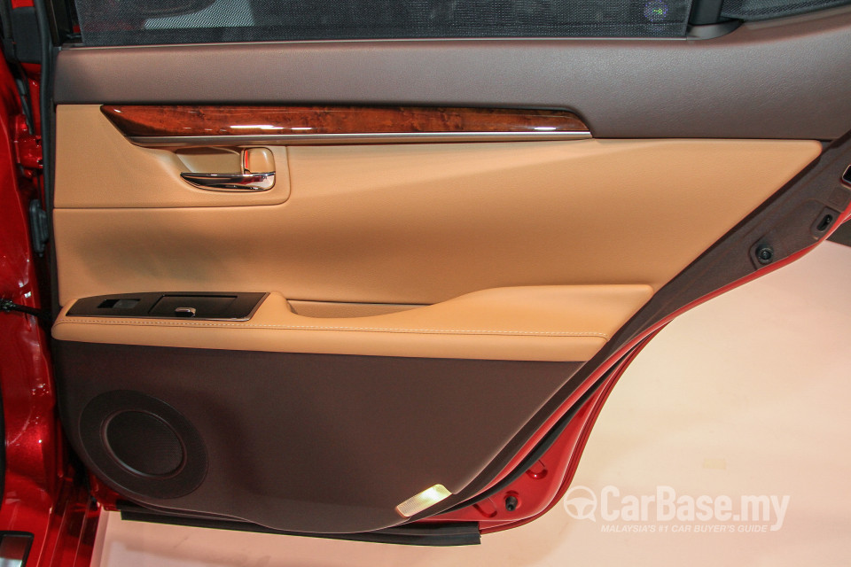 Lexus ES 6th Gen Facelift (2015) Interior