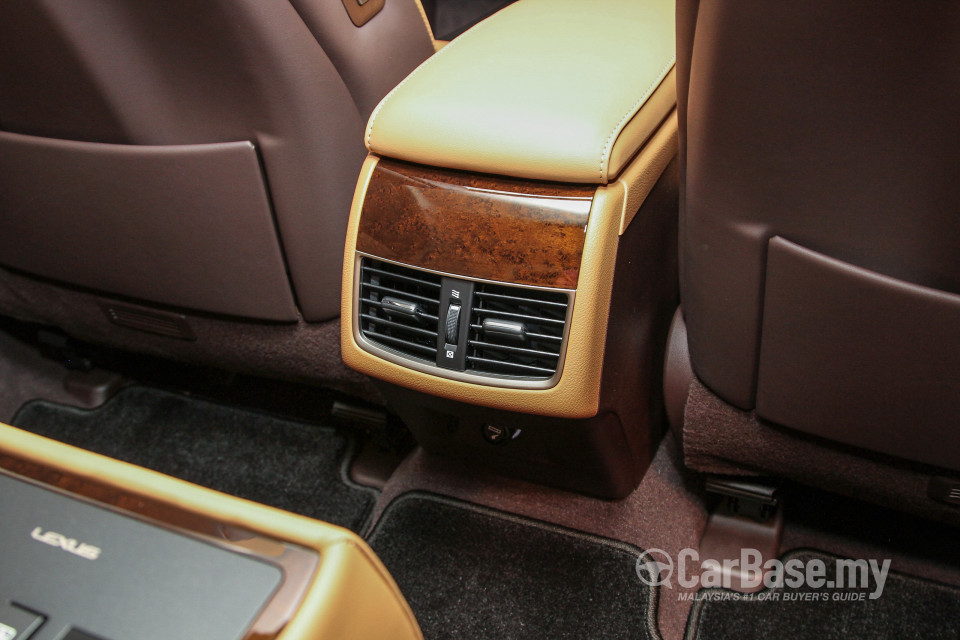 Lexus ES 6th Gen Facelift (2015) Interior