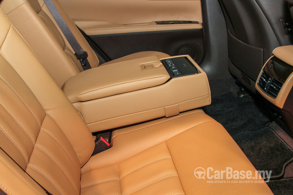 Lexus ES 6th Gen Facelift (2015) Interior