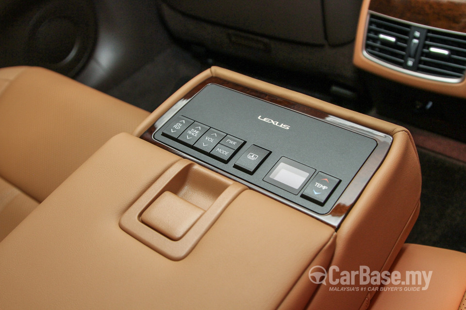 Lexus ES 6th Gen Facelift (2015) Interior