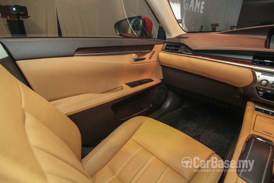Lexus ES 6th Gen Facelift (2015) Interior