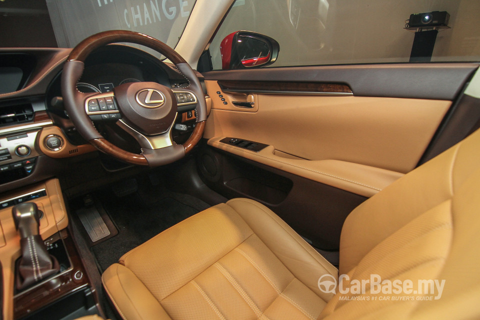 Lexus ES 6th Gen Facelift (2015) Interior