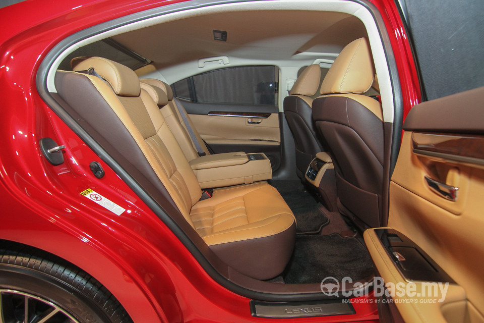 Lexus ES 6th Gen Facelift (2015) Interior