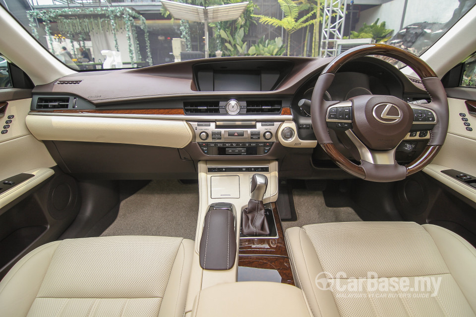 Lexus ES 6th Gen Facelift (2015) Interior