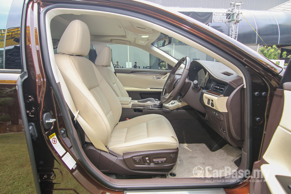 Lexus ES 6th Gen Facelift (2015) Interior